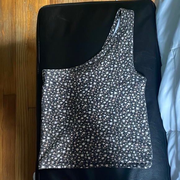 One shoulder tank top - Picture 1 of 3